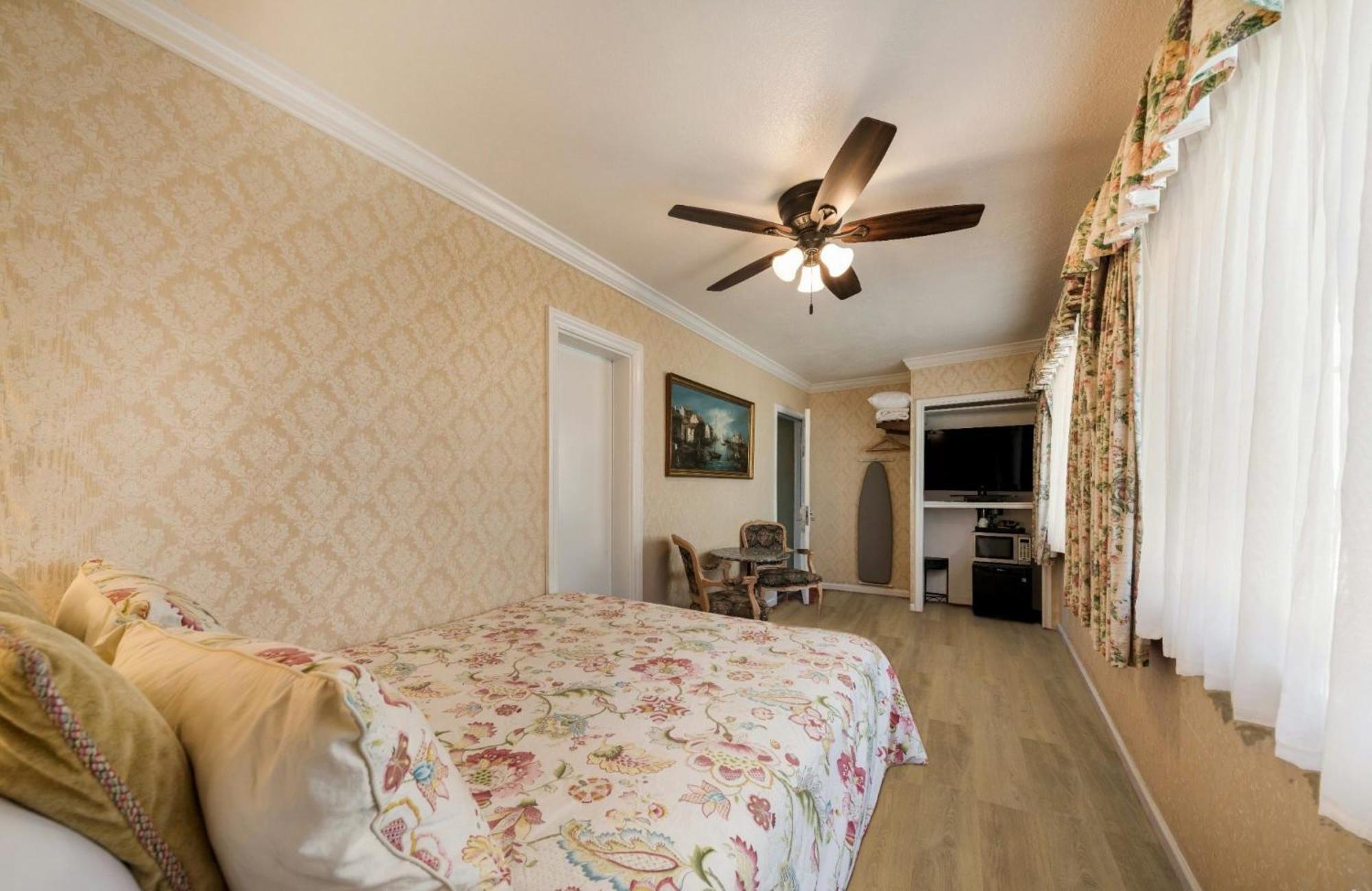 Standard Queen,1530198895:JPEG