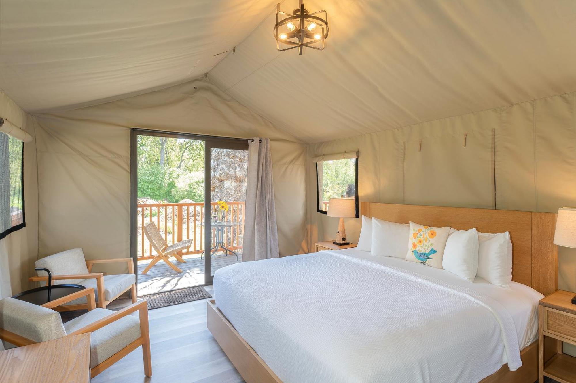 Glamping Cabin – Queen Bed