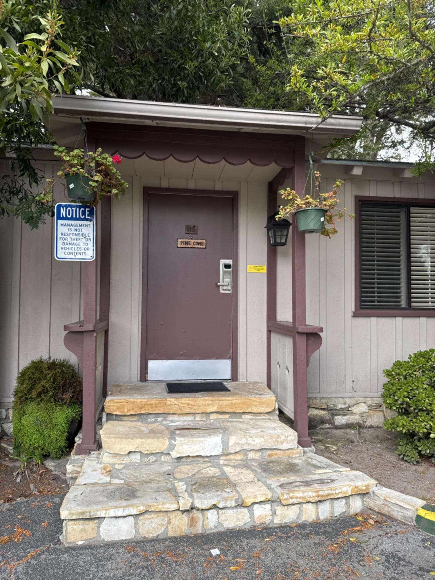One-Bedroom Cottage Two Queen Beds