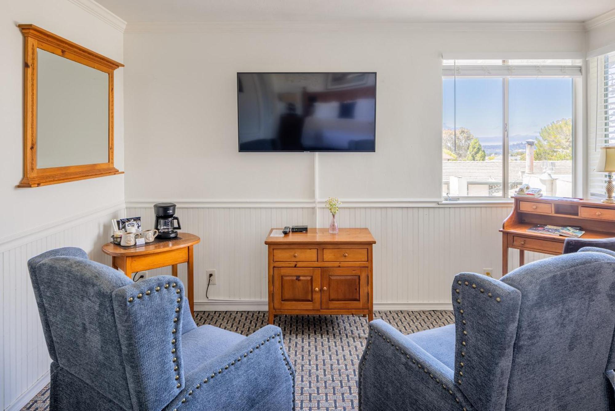 Deluxe King Suite