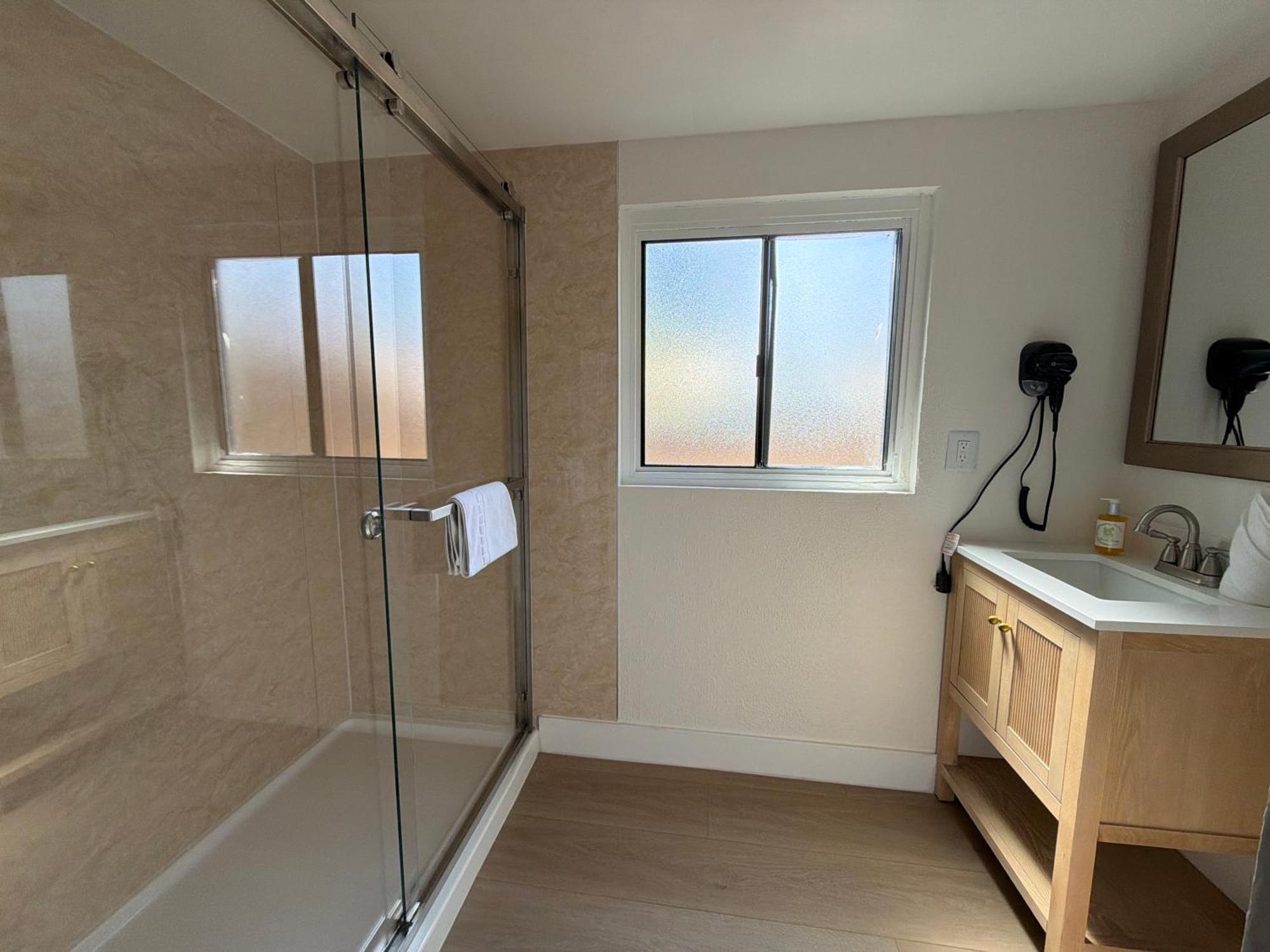 One-Bedroom Cottage Two Queen Beds