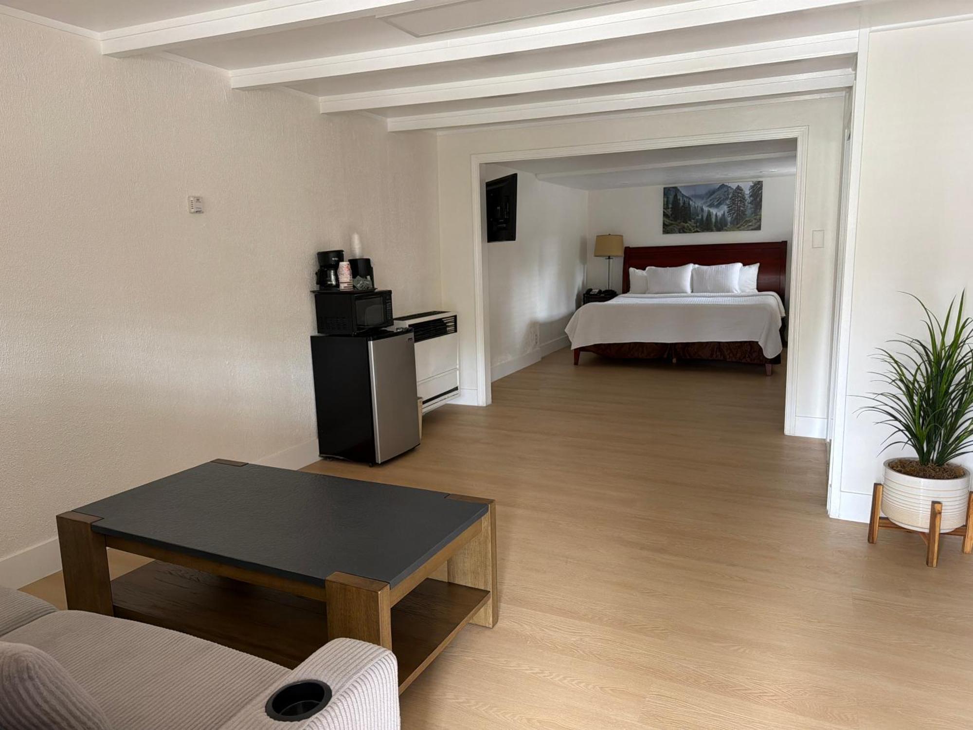 Deluxe King Suite