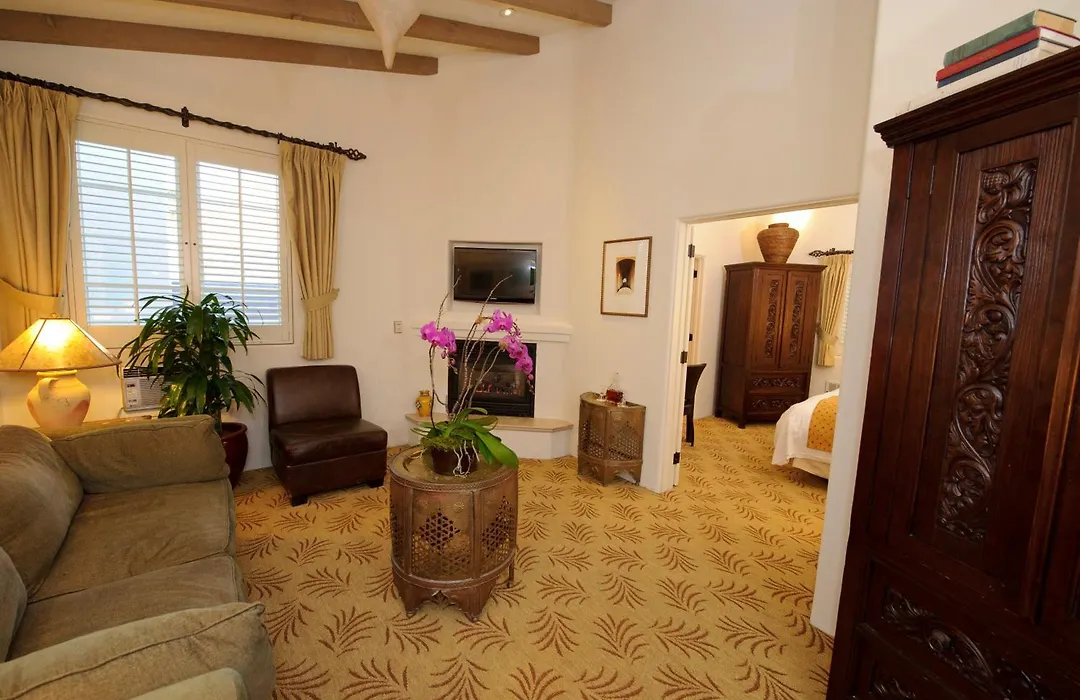 Cypress Inn Carmel-By-The-Sea-1