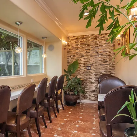 The Vendange Carmel Inn & Suites-3