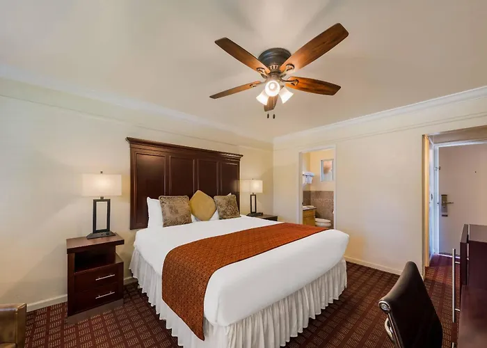 Clarion Collection Carmel Oaks Inn