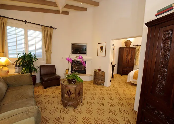 Cypress Inn Carmel-By-The-Sea